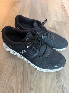 On Cloud 5 Men’s Black White Running Shoes US 10.5 EU 44.5